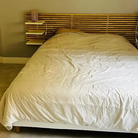 Very Spacious Cocoon With Garden Near The Sea